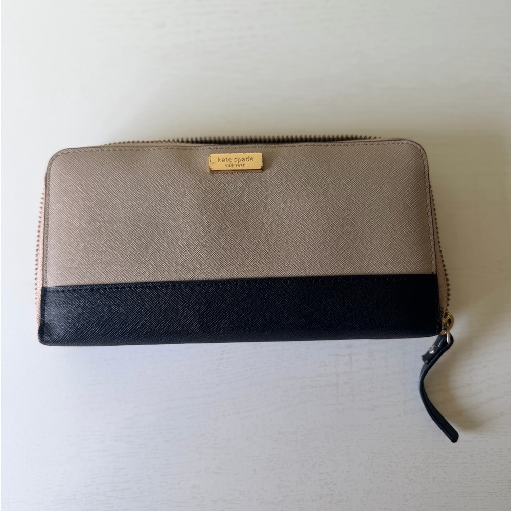 Large Kate Spade Zipper Wallet